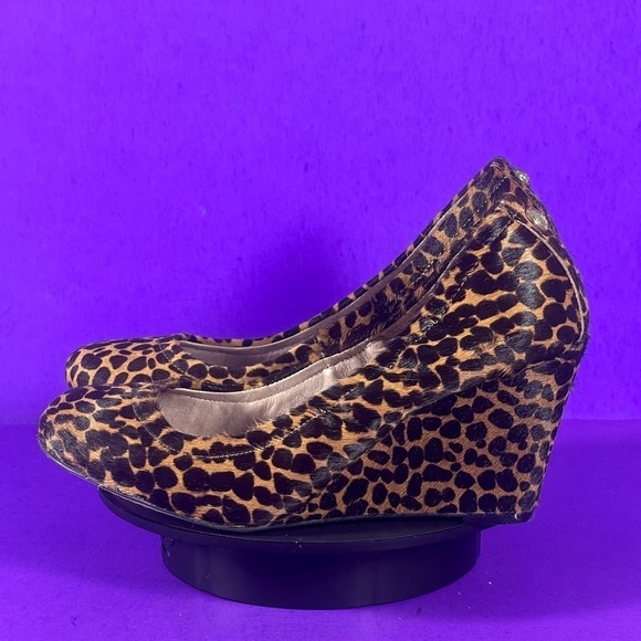 Vince Camuto Women's Elmay Leopard Print Calf Fur Wedge Heel Shoe Size‎ 7 - Picture 3 of 8